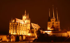 Externer Verweis (Öffnet neues Fenster): „Überraschung im Domgarten“: Neueste Befundergebnisse  deuten auf einen romanischen Vorgängerbau für St. Severi hin