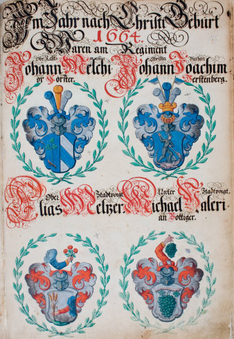 Vier farbige Wappendarstellungen im Blätterkranz, zudem historische Schrift.