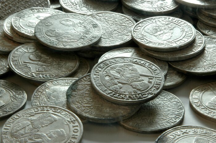 Zahlreiche Münzen