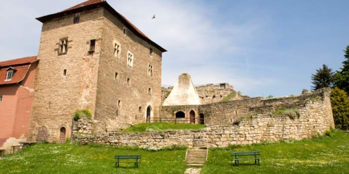 Steinschleuder, Pfeilspitzen und Armbrustbolzen – „Teuflisches Werkzeug“ im Museum Wasserburg Kapellendorf