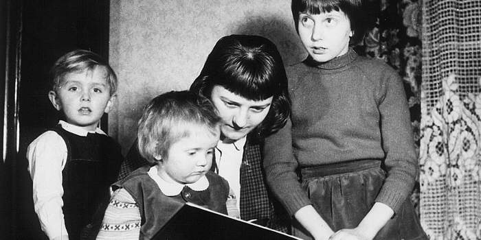 Der Spagat zwischen Hausfrau, Köchin, Lehrerin und Mama