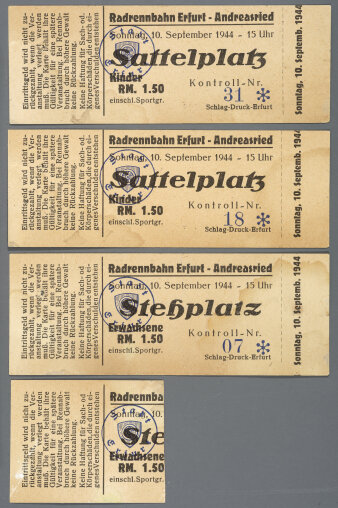 Drei und eine halbe Teilnehmerkarte (Steh- und Sattelplatz)  für ein Steherrennen in der Radrennbahn im Andreasried