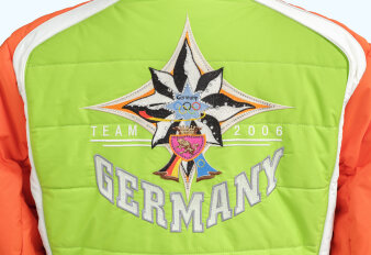 Mannschaftsjacke Olympische Winterspiele Turin 2006 von Sabine Völker - Rückansicht mit großem Olympia Logo