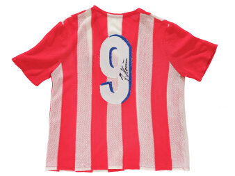 Rot-Weiß gestricktes Kurzarm-Trikot mit der Spielernummer Neun und einer Unterschrift von Jürgen Heun