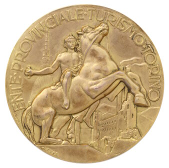 Goldmedaille mit Reiter und Inschrift: „Tourismusbehörde der Provinz Turin“ auf italienisch