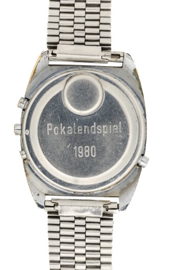 Digitaluhr (Quarz Chronograph LCD) aus Rula aus erster DDR-Produktion mit einer LCD-Anzeige mit Gravur 