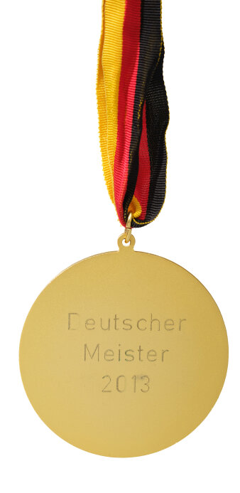 Goldmedaille mit Prägung „Deutscher Meister 2013“ auf der Rückseite.