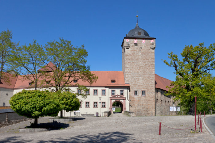 Burggebäude mit Turm