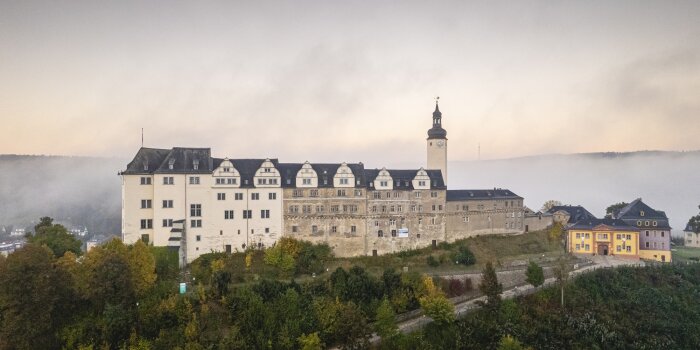 Drohnenaufnahme des Residenzschlosses in Greiz