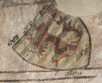 Wappen der Luxemburger mit hebräischer Beschriftung, Detail des Wappenfrieses aus dem jüdischen Wohnhaus in der Zürcher Brunngasse, Zürich, um 1330 Luxemburger Wappen mit hebräischer Beschriftung