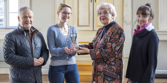 Silberkelch an Kleine Synagoge übergeben