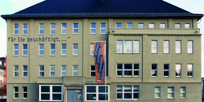 "Stets gern für Sie beschäftigt, …" Menschheitsverbrechen und Berufsalltag – Ein Trailer zum Film