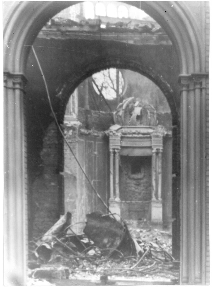 Zerstörte Synagoge Toraschrein Zerstörte Synagoge Toraschrein