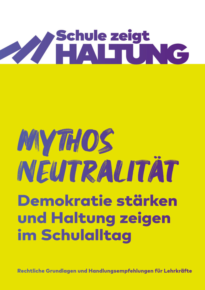 Plakat mit Aufschrift Mythos Neutralität. Demokratie stärken und Haltung zeigen im Schulalltag